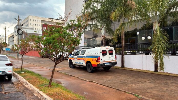 Operação Quarto Quadrante do Gaeco em Uberlândia Viaturas e agentes do Gaeco durante operação contra o jogo do bicho em Uberlândia.