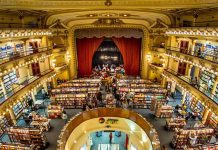 Embaixador mexicano renuncia a cargo após ser flagrado roubando livro na Argentina