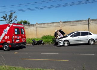 Motociclista morre em colisão com carro e marido que seguia atrás vê o acidente