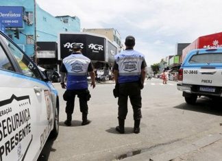 É grave o estado de saúde de mulher baleada no pescoço durante assalto a ônibus É grave o estado de saúde de mulher baleada no pescoço durante assalto a ônibus