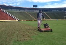 Prefeitura inicia reforma do gramado do Estádio Parque do Sabiá Prefeitura inicia reforma do gramado do Estádio Parque do Sabiá