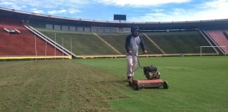 Prefeitura inicia reforma do gramado do Estádio Parque do Sabiá Prefeitura inicia reforma do gramado do Estádio Parque do Sabiá