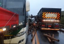 Engavetamento mata uma pessoa na BR-262 entre Campos Altos/MG e Ibiá/MG Engavetamento mata uma pessoa na BR-262 entre Campos Altos/MG e Ibiá/MG