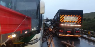 Engavetamento mata uma pessoa na BR-262 entre Campos Altos/MG e Ibiá/MG Engavetamento mata uma pessoa na BR-262 entre Campos Altos/MG e Ibiá/MG