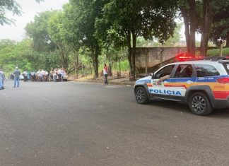 Funcionários de empresa de ônibus em Uberlândia começam semana com paralisação Funcionários de empresa de ônibus em Uberlândia começam semana com paralisação
