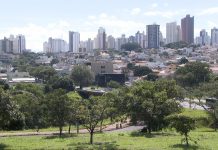 Uberlândia volta a permitir venda de bebidas alcoólicas e faz reabertura escalonada do comércio não essencial