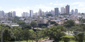 Uberlândia volta a permitir venda de bebidas alcoólicas e faz reabertura escalonada do comércio não essencial
