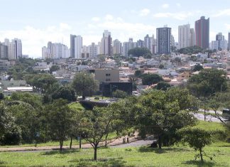 Uberlândia volta a permitir venda de bebidas alcoólicas e faz reabertura escalonada do comércio não essencial