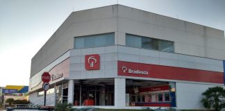 Agência do banco Bradesco é alvo de criminosos na Avenida Rondon Pacheco em Uberlândia Agência do banco Bradesco é alvo de criminosos na Avenida Rondon Pacheco em Uberlândia