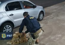 Motorista de aplicativo tenta esconder cocaína em carro mas é pego pela PRF na BR 365 em Uberlândia Motorista de aplicativo tenta esconder cocaína em carro mas é pego pela PRF na BR 365 em Uberlândia