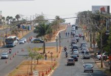 Viaduto na Avenida Nicomedes Alves dos Santos sobre a Avenida dos Vinhedos começa a ser construído em Uberlândia Viaduto na Avenida Nicomedes Alves dos Santos sobre a Avenida dos Vinhedos começa a ser construído em Uberlândia