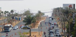 Viaduto na Avenida Nicomedes Alves dos Santos sobre a Avenida dos Vinhedos começa a ser construído em Uberlândia Viaduto na Avenida Nicomedes Alves dos Santos sobre a Avenida dos Vinhedos começa a ser construído em Uberlândia