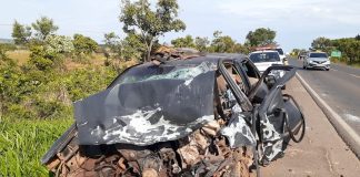 Motorista morre e cinco pessoas ficam feridas após batida de frente entre carro e táxi na MGC-452 em Uberlândia Motorista morre e cinco pessoas ficam feridas após batida de frente entre carro e táxi na MGC-452 em Uberlândia