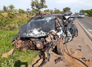 Motorista morre e cinco pessoas ficam feridas após batida de frente entre carro e táxi na MGC-452 em Uberlândia Motorista morre e cinco pessoas ficam feridas após batida de frente entre carro e táxi na MGC-452 em Uberlândia