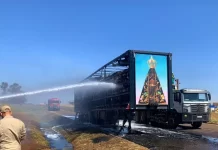 Imagem de Nossa Senhora fica intacta após fogo destruir caminhão Imagem de Nossa Senhora