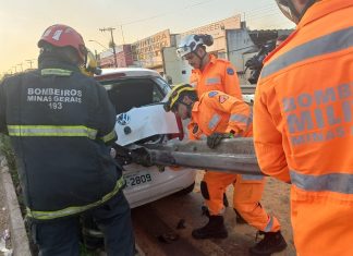 Mulher tem perna amputada em grave acidente na BR-365 em Uberlândia Mulher tem perna amputada em grave acidente na BR-365 em Uberlândia