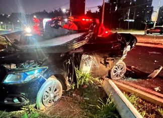 Motorista de aplicativo morre e três pessoas ficam feridas em acidente na Avenida Nicomedes Alves dos Santos, em Uberlândia Batida entre dois carros aconteceu na madrugada desta quarta-feira (1º). Sobreviventes foram levados para o Pronto Socorro da UFU.