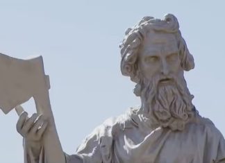 Nossa Senhora da Abadia: Basílica de Romaria recebe esculturas dos 12 apóstolos Basílica de Romaria recebe esculturas dos 12 apóstolos