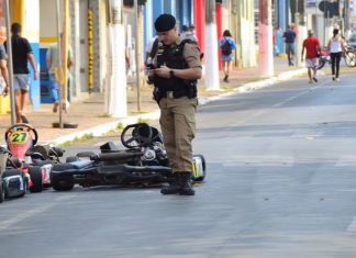 Kart fora de controle atropela gestante e mais três pessoas durante desfile do Dia da Independência em MG Kart fora de controle atropela gestante e mais três pessoas durante desfile do Dia da Independência em MG