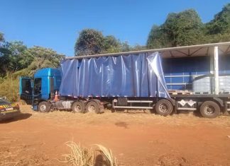 Trio é preso suspeito de roubar caminhão com carga de defensivos agrícolas avaliada em R$ 2,5 milhões Trio é preso suspeito de roubar caminhão com carga de defensivos agrícolas avaliada em R$ 2,5 milhões