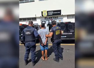 Homem é preso em Uberaba após atacar a própria mãe com faca Homem é preso em Uberaba após atacar a própria mãe com faca