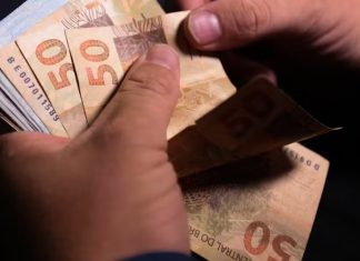 Lula Anuncia Novo Decreto para Corrigir Salário Mínimo, que Deve Atingir R$ 1.518 nos Próximos Dias Lula Anuncia Novo Decreto para Corrigir Salário Mínimo, que Deve Atingir R$ 1.518 nos Próximos Dias