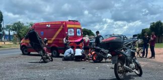 Motociclista tem fratura exposta após acidente no bairro Cidade Jardim, em Uberlândia Motociclista tem fratura exposta após acidente no bairro Cidade Jardim, em Uberlândia