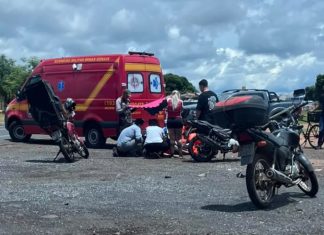 Motociclista tem fratura exposta após acidente no bairro Cidade Jardim, em Uberlândia Motociclista tem fratura exposta após acidente no bairro Cidade Jardim, em Uberlândia