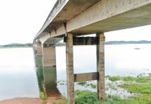 Ponte entre Araguari (MG) e Corumbaíba (GO) é interditada para inspeção Ponte entre Araguari (MG) e Corumbaíba (GO) é interditada para inspeção