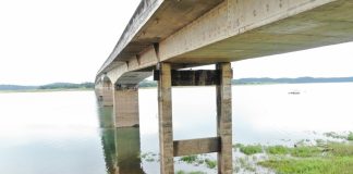 Ponte entre Araguari (MG) e Corumbaíba (GO) é interditada para inspeção Ponte entre Araguari (MG) e Corumbaíba (GO) é interditada para inspeção