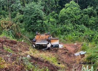 Acidente na BR-352 em Carmo do Paranaíba deixa motorista morto, passageiro ferido e condutor de carreta ileso Acidente na BR-352 em Carmo do Paranaíba deixa motorista morto, passageiro ferido e condutor de carreta ileso