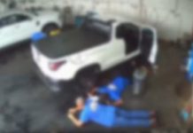 Assaltantes trancam funcionários em banheiro e roubam caminhonete de cliente em lava a jato em Uberlândia Assaltantes trancam funcionários em banheiro e roubam caminhonete de cliente em lava a jato em Uberlândia