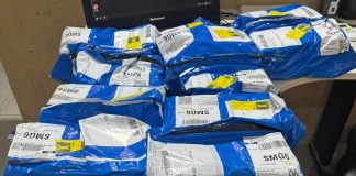 Casal é preso por aplicar golpe de R$ 250 mil em empresa de máquinas de cartão em Uberlândia, MG Casal é preso por aplicar golpe de R$ 250 mil em empresa de máquinas de cartão em Uberlândia, MG