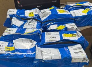 Casal é preso por aplicar golpe de R$ 250 mil em empresa de máquinas de cartão em Uberlândia, MG Casal é preso por aplicar golpe de R$ 250 mil em empresa de máquinas de cartão em Uberlândia, MG