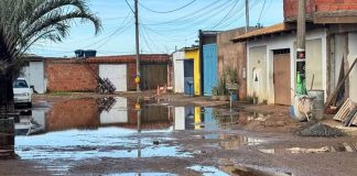 Chuva intensa alaga ruas e invade casas na região leste de Uberlândia Chuva intensa alaga ruas e invade casas na região leste de Uberlândia