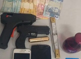 Criminosos utilizam pistola de cola quente para aterrorizar moradores em assalto violento em MG Criminosos utilizam pistola de cola quente para aterrorizar moradores em assalto violento em MG