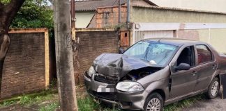 Homem perde a vida em acidente ao colidir carro contra poste no bairro Daniel Fonseca, em Uberlândia Homem perde a vida em acidente ao colidir carro contra poste no bairro Daniel Fonseca, em Uberlândia