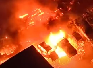 Incêndio em Ferro-Velho na BR-050 em Uberlândia Aciona Corpo de Bombeiros Incêndio em Ferro-Velho na BR-050 em Uberlândia Aciona Corpo de Bombeiros