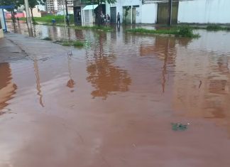 Chuva intensa alaga Bairro Morumbi e transforma ruas em ‘rios’ em Uberlândia Na tarde deste sábado (4), um temporal atingiu Uberlândia. As chuvas causaram alagamentos no Bairro Morumbi