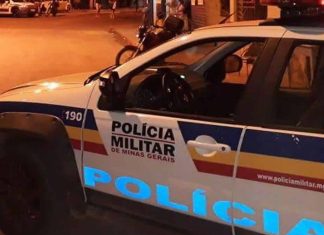 Pais são Detidos por Deixar Três Crianças Trancadas em Casa por 12 Horas em Patrocínio Pais são Detidos por Deixar Três Crianças Trancadas em Casa por 12 Horas em Patrocínio