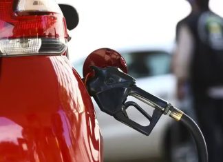 Petrobras Informa a Lula Necessidade de Reajuste no Diesel; Alta Pode Chegar a R$ 0,24 por Litro Petrobras Informa a Lula Necessidade de Reajuste no Diesel; Alta Pode Chegar a R$ 0,24 por Litro