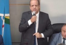 Prefeito de Caldas Novas anuncia cancelamento da taxa para veículos durante cerimônia de posse Prefeito de Caldas Novas anuncia cancelamento da taxa para veículos durante cerimônia de posse