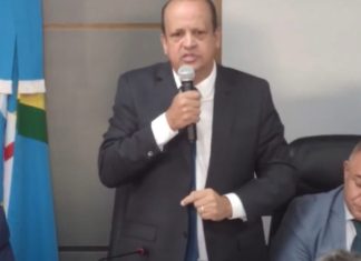 Prefeito de Caldas Novas anuncia cancelamento da taxa para veículos durante cerimônia de posse Prefeito de Caldas Novas anuncia cancelamento da taxa para veículos durante cerimônia de posse