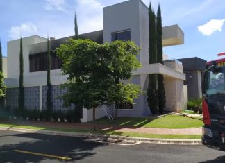 Incêndio em Casa de Condomínio Fechado Leva à Interdição pela Defesa Civil em Uberlândia Incêndio em Casa de Condomínio Fechado Leva à Interdição pela Defesa Civil em Uberlândia