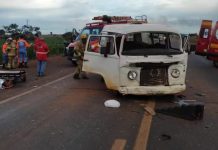 Acidente entre carro e Kombi na MGC-452, em Uberlândia, deixa nove feridos Acidente entre carro e Kombi na MGC-452, em Uberlândia, deixa nove feridos