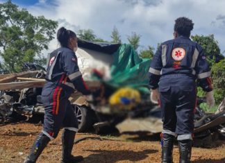 Acidente na MGC-452 resulta em mortes e decapitação de vítimas