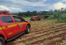 Agricultor e filhos sobrevivem a acidente elétrico após trator derrubar poste em fazenda de Araguari Agricultor e filhos sobrevivem a acidente elétrico após trator derrubar poste em fazenda de Araguari