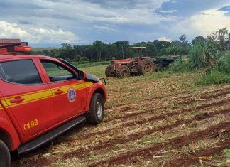 Agricultor e filhos sobrevivem a acidente elétrico após trator derrubar poste em fazenda de Araguari Agricultor e filhos sobrevivem a acidente elétrico após trator derrubar poste em fazenda de Araguari