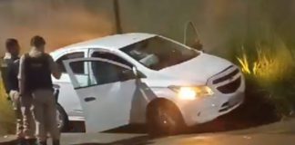 Após roubo de carro e acidente, homem morre em troca de tiros com a Polícia Militar em Uberlândia Após roubo de carro e acidente, homem morre em troca de tiros com a Polícia Militar em Uberlândia