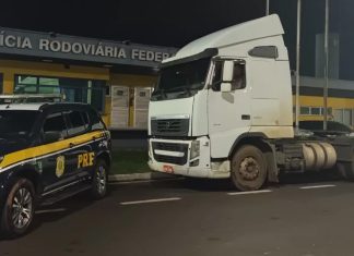 Carreta com identificação adulterada é apreendida em Uberaba Carreta com identificação adulterada é apreendida em Uberaba